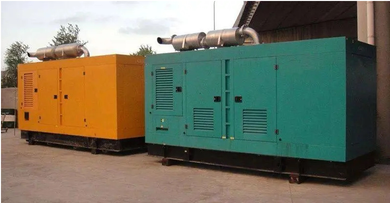 金平如何根据实际负载情况选择合适功率的发电机组？