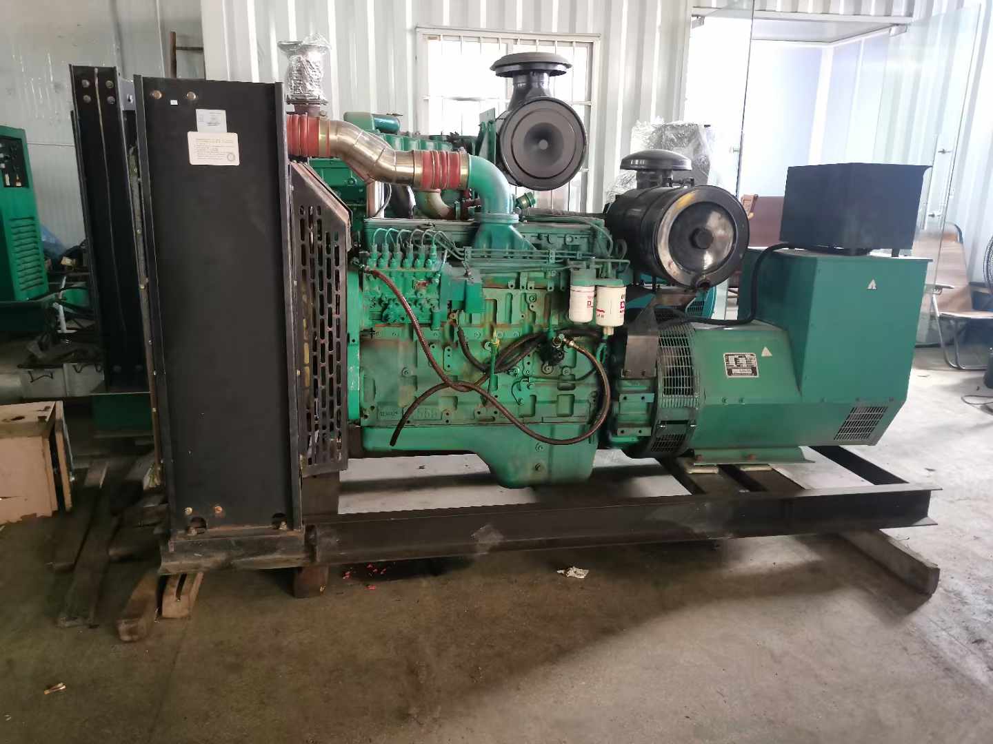 金平发电机租赁如何确定电缆的承载电流是否在安全范围内？