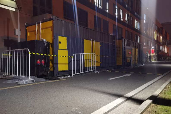 金平柴油发电机组的输出电压是如何调节的？