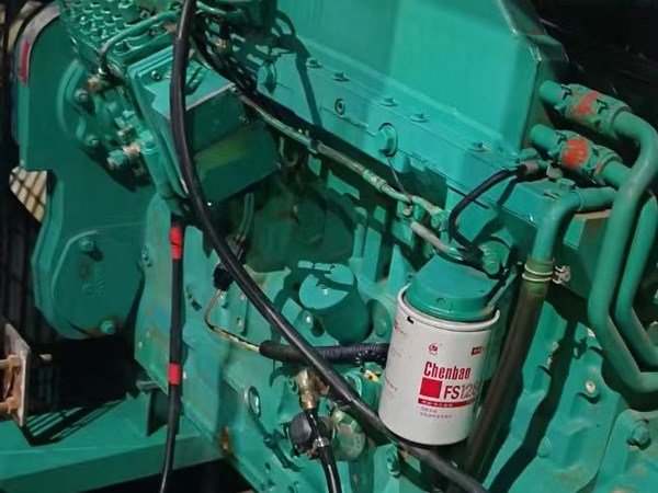 金平如何确定新的发电机组控制系统是否与原系统兼容？